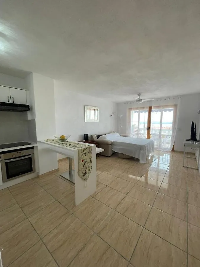 Santiago Beach, Los Cristianos Apartment With Air Conditioning