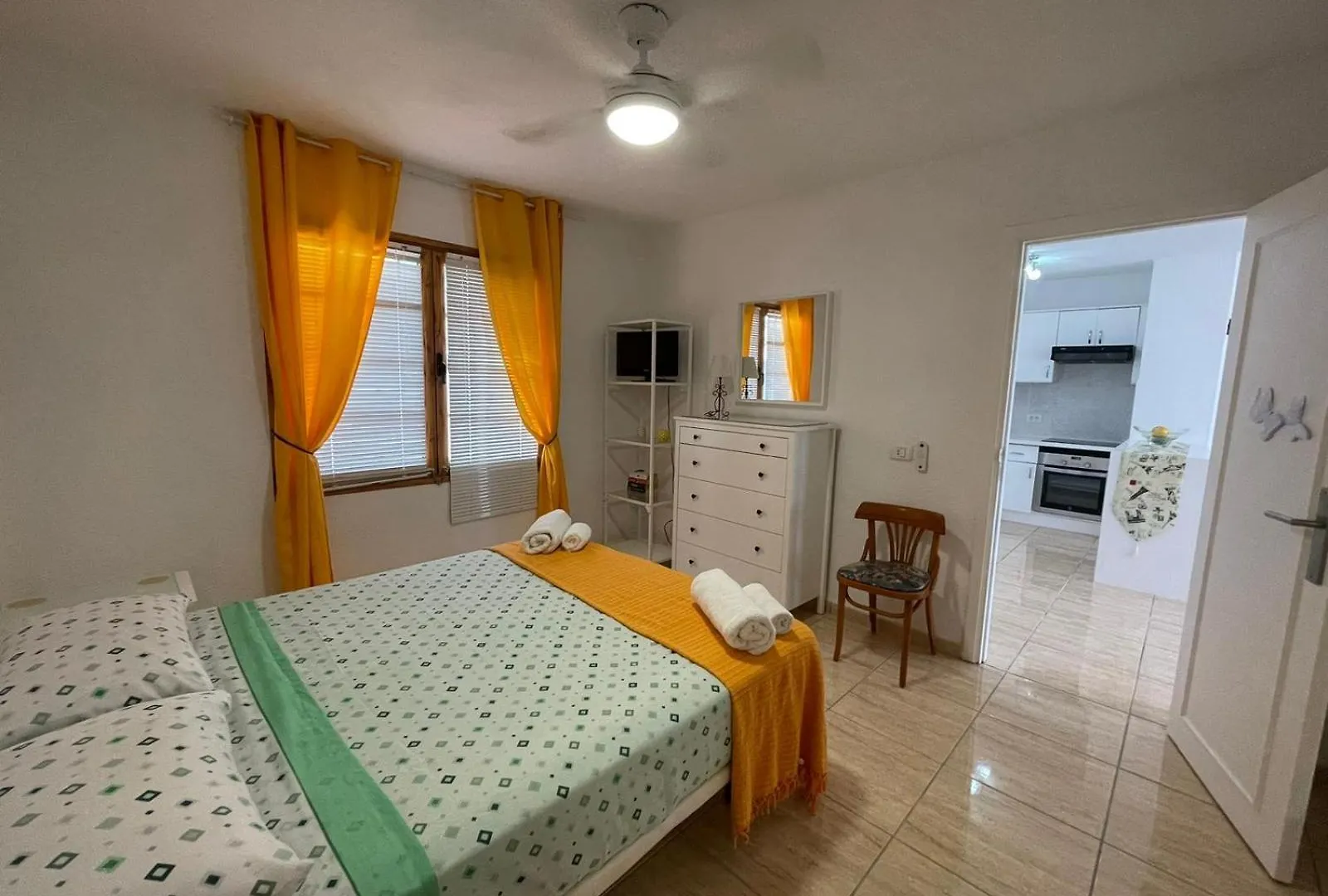 Santiago Beach, Los Cristianos Apartment With Air Conditioning