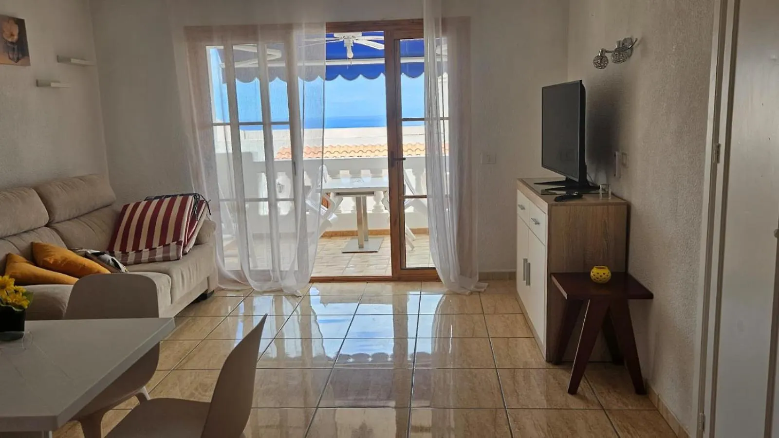 Santiago Beach, Los Cristianos Apartment With Air Conditioning