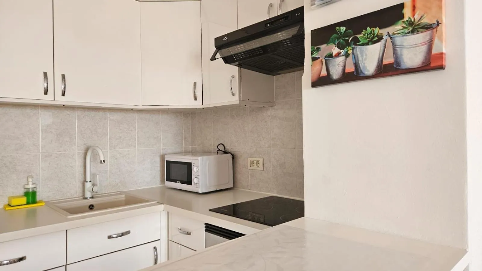 Santiago Beach, Los Cristianos Apartment With Air Conditioning